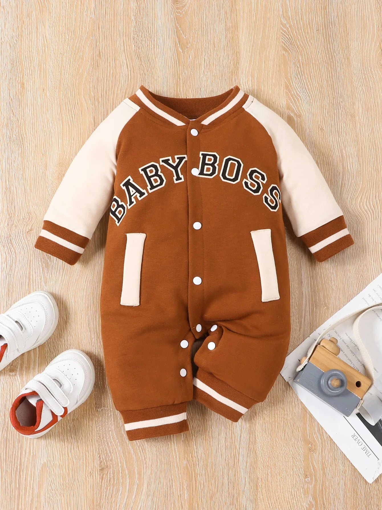 Fashionable letter printed long sleeved round neck cute and personalized baby boy jumpsuit