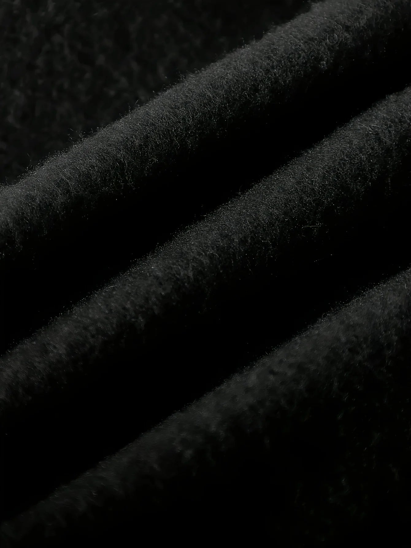 A fleece hoodie for a newborn baby boy in autumn and winter, paired with casual and fashionable long pants, is suitable for outd